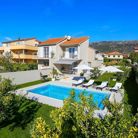 Villa Elysium - Beautiful Family House With Heated Pool Kaštela Exteriér fotografie