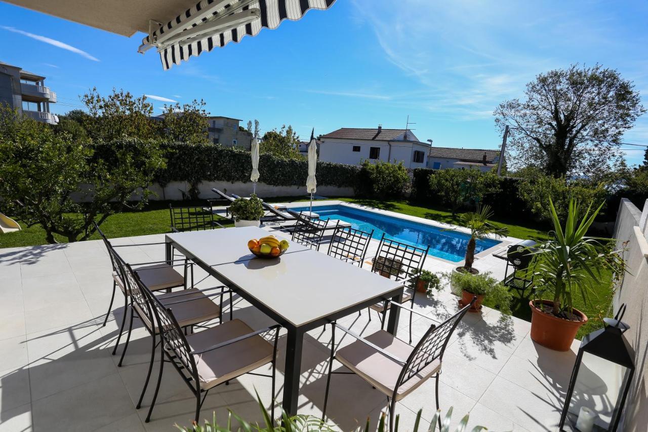 Villa Elysium - Beautiful Family House With Heated Pool Kaštela Exteriér fotografie
