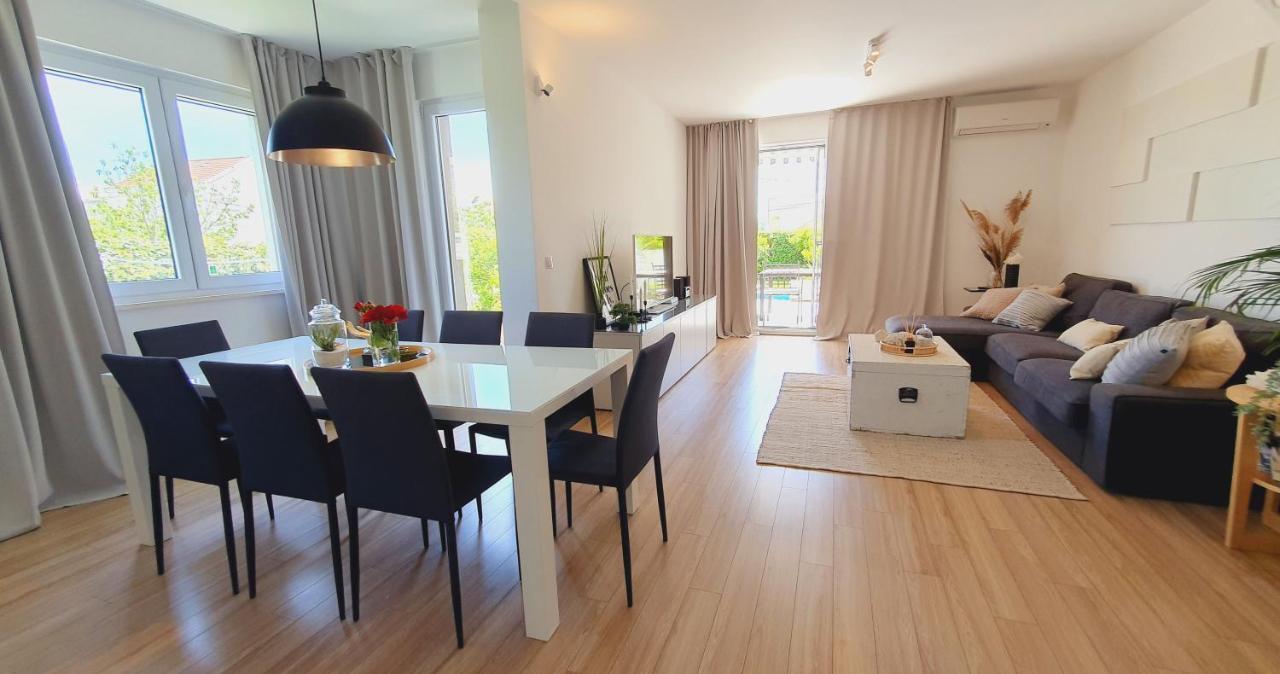 Villa Elysium - Beautiful Family House With Heated Pool Kaštela Exteriér fotografie