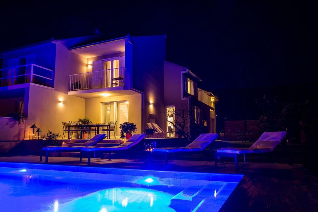 Villa Elysium - Beautiful Family House With Heated Pool Kaštela Exteriér fotografie