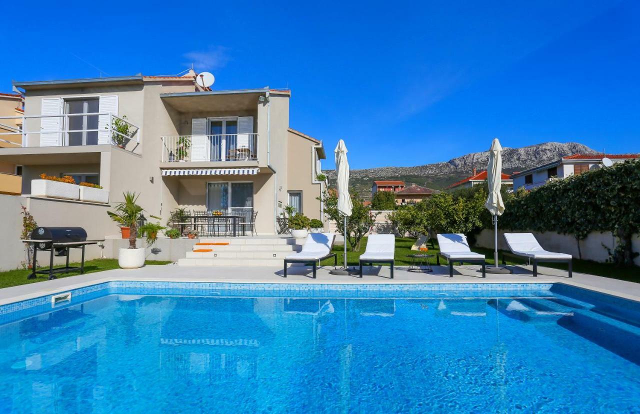 Villa Elysium - Beautiful Family House With Heated Pool Kaštela Exteriér fotografie