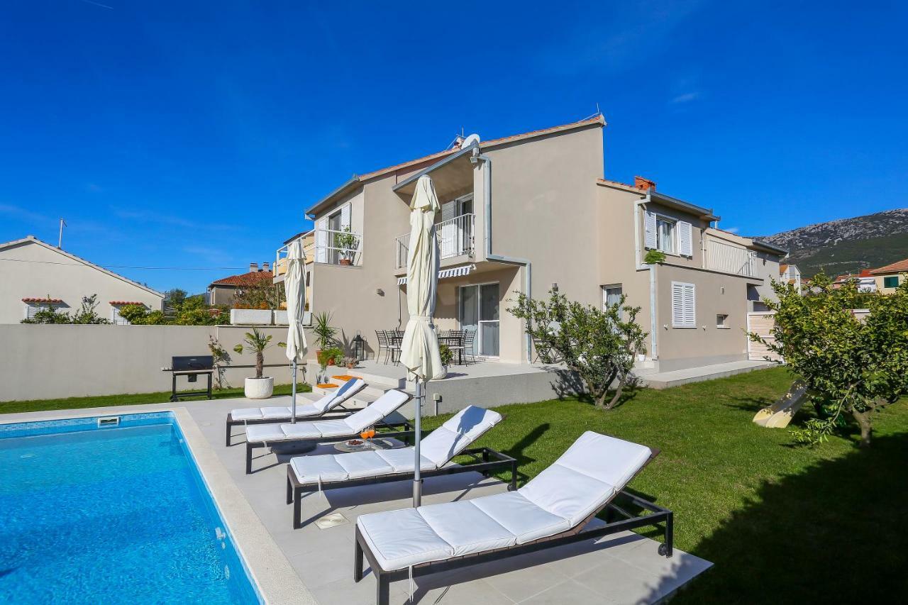 Villa Elysium - Beautiful Family House With Heated Pool Kaštela Exteriér fotografie