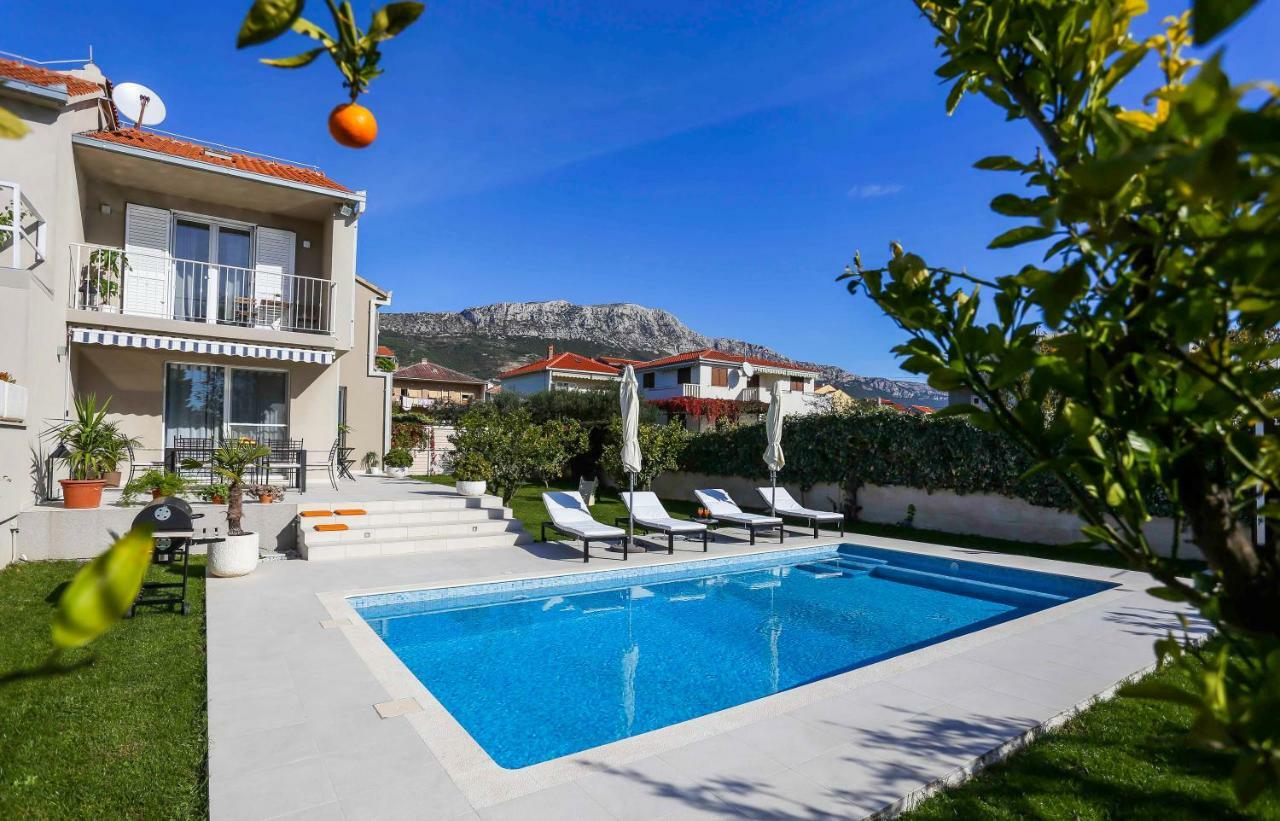 Villa Elysium - Beautiful Family House With Heated Pool Kaštela Exteriér fotografie